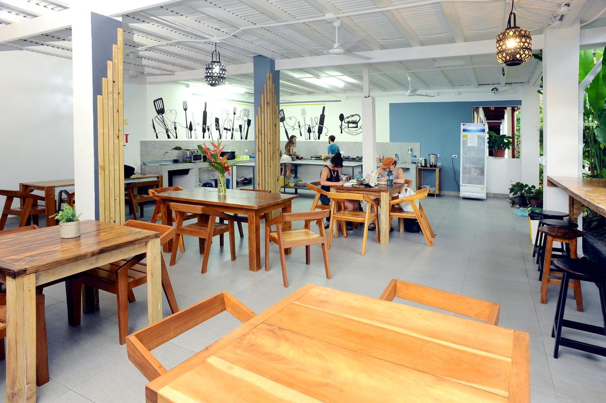 Private Fully Furnished Home At Wide Mouth Frog Hostel Quepos Ngoại thất bức ảnh