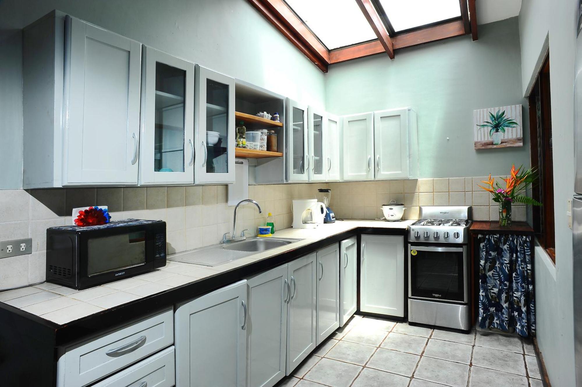 Private Fully Furnished Home At Wide Mouth Frog Hostel Quepos Ngoại thất bức ảnh