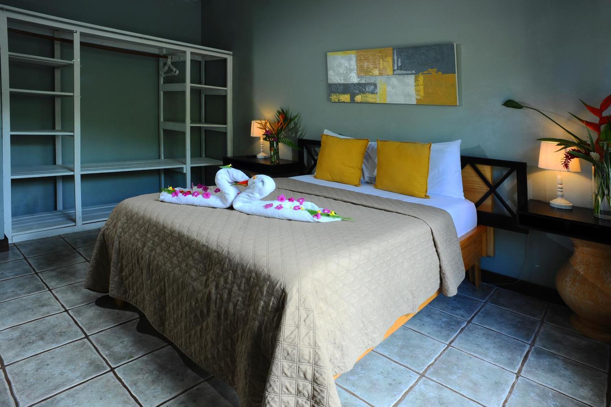 Private Fully Furnished Home At Wide Mouth Frog Hostel Quepos Ngoại thất bức ảnh