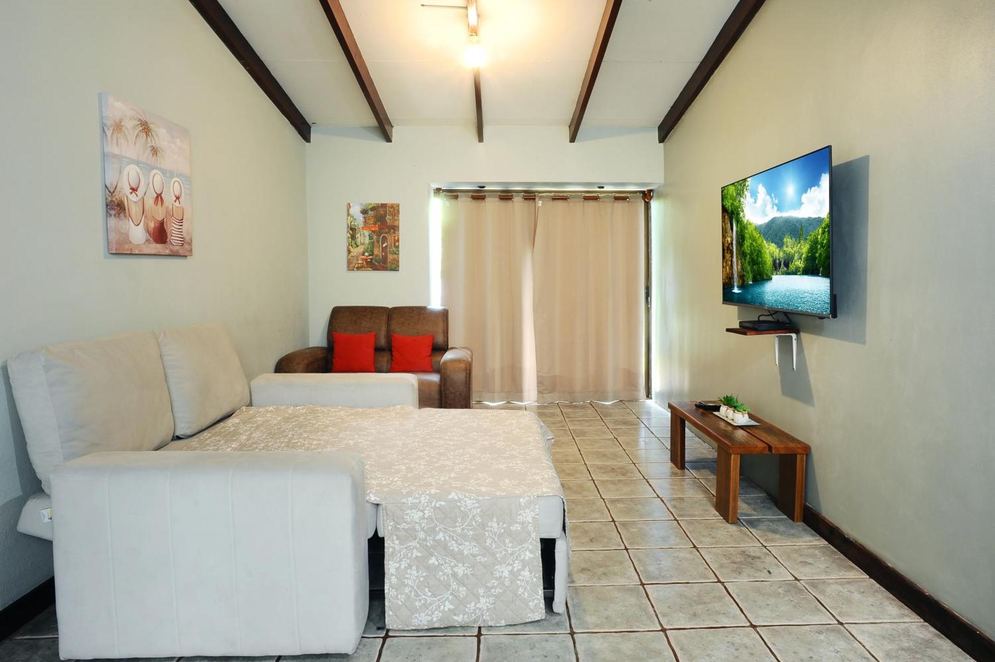 Private Fully Furnished Home At Wide Mouth Frog Hostel Quepos Ngoại thất bức ảnh