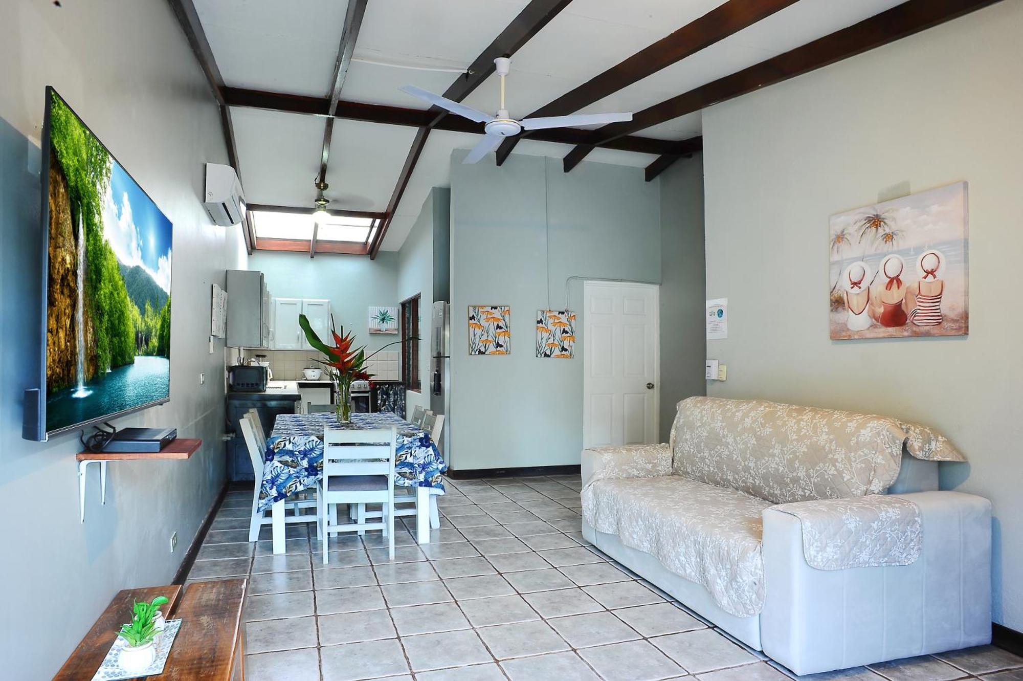 Private Fully Furnished Home At Wide Mouth Frog Hostel Quepos Ngoại thất bức ảnh