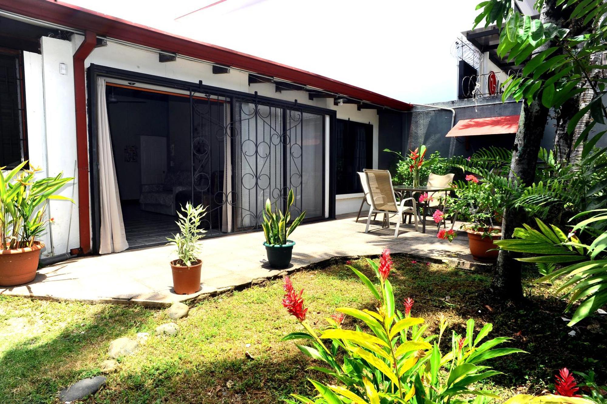 Private Fully Furnished Home At Wide Mouth Frog Hostel Quepos Ngoại thất bức ảnh
