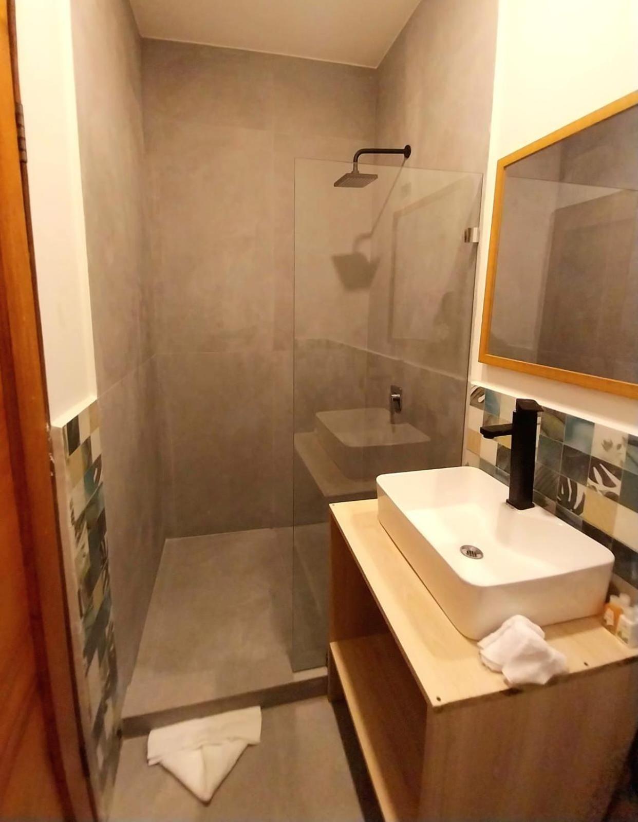 Private Fully Furnished Home At Wide Mouth Frog Hostel Quepos Ngoại thất bức ảnh
